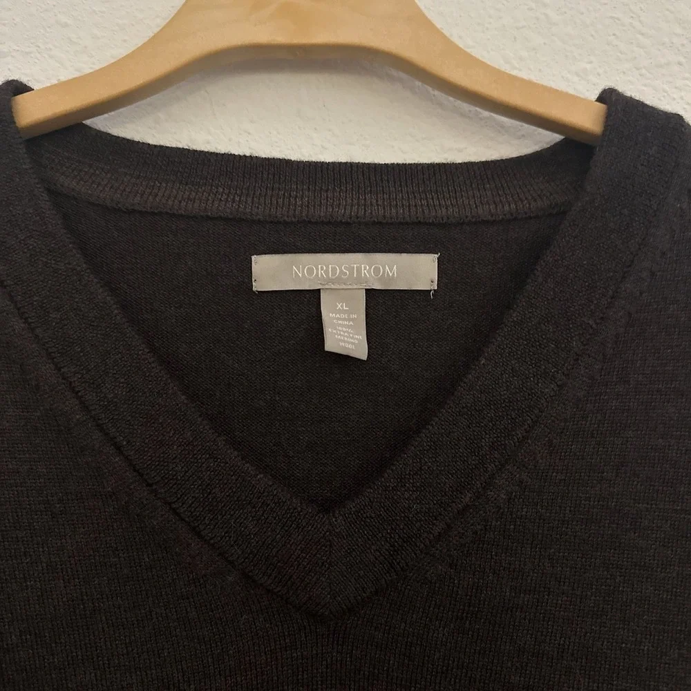 Nordstrom Men's 100% Merino Wool V-Neck Sweater‎ Size XL Classic